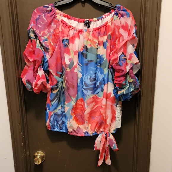 Gorgeous Floral Off-Shoulder Blouse NWT.  XL - Picture 1 of 10